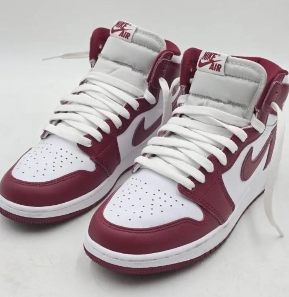 Nike Air Jordan 1 Retro High OG Team Red Sneakers